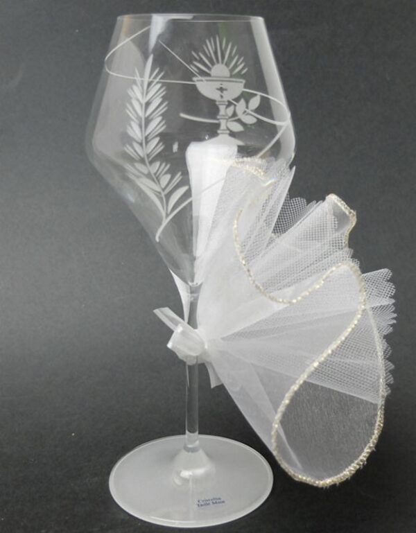Verre à vin de communion avec calice oenologie vue de coté